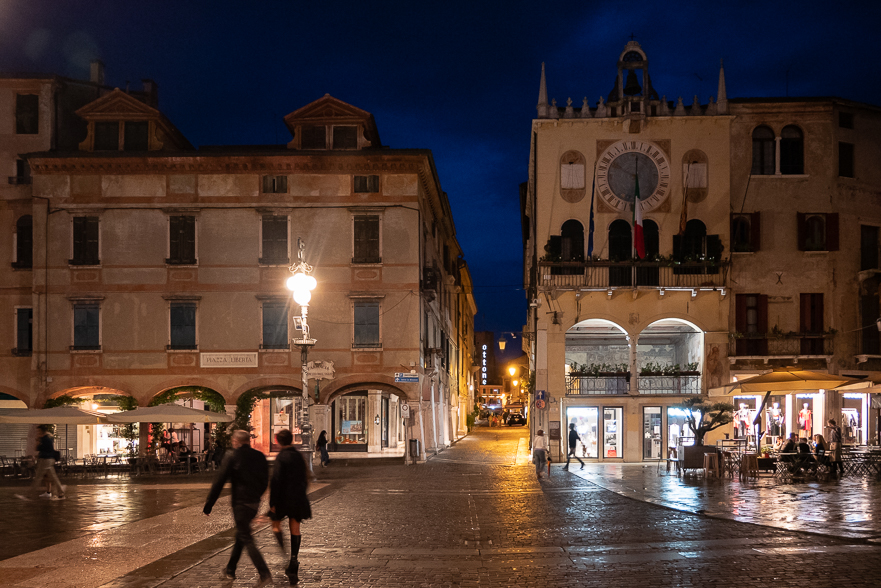 Bassano del Grappa bei Nacht